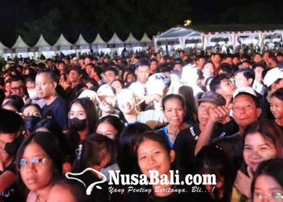 Nusabali.com - ribuan-penonton-padati-konser-bhakti-soekarno