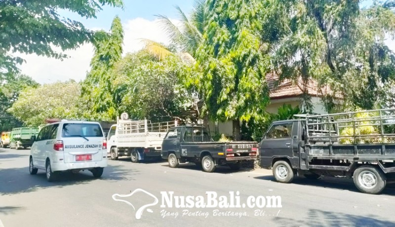 www.nusabali.com-isi-solar-antrian-truk-mengular