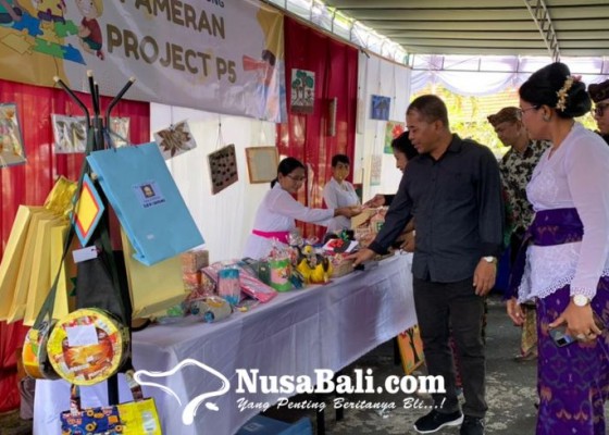 Nusabali.com - siswa-slb-negeri-1-badung-pamerkan-produk-kreatif