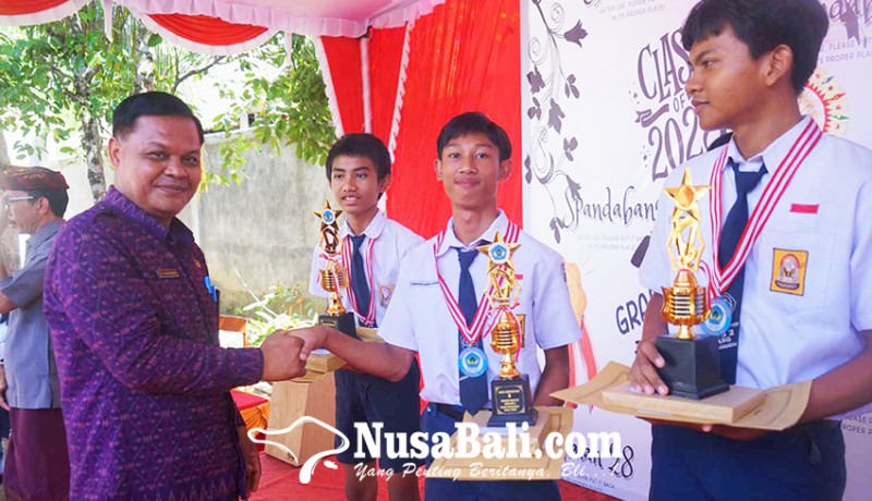 www.nusabali.com-smpn-2-abang-apresiasi-siswa-juara