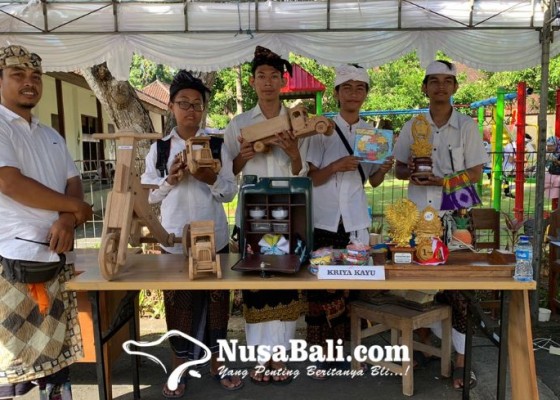 Nusabali.com - siswa-slbn-1-badung-dilatih-keterampilan-membuat-kerajinan-kayu