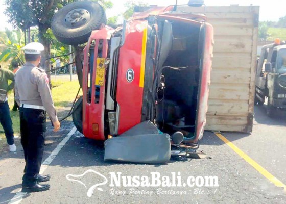 Nusabali.com - truk-vs-pikap-1-tewas-2-luka-luka