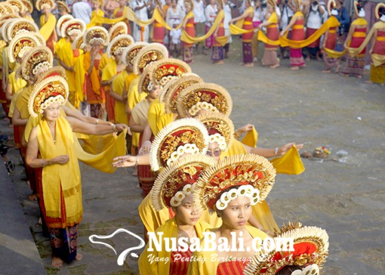 Nusabali.com - 74-penari-rejang-iringi-mendak-ida-bhatara