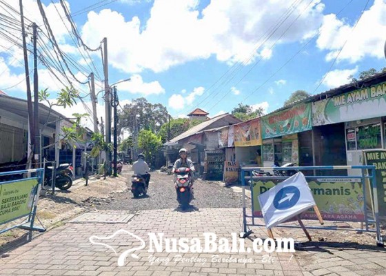 Nusabali.com - rawan-kecelakaan-jalan-rusak-di-kuta-mulai-diperbaiki