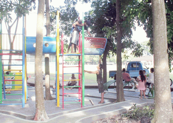 Nusabali.com - lapangan-alit-saputra-dilengkapi-permainan-anak-anak