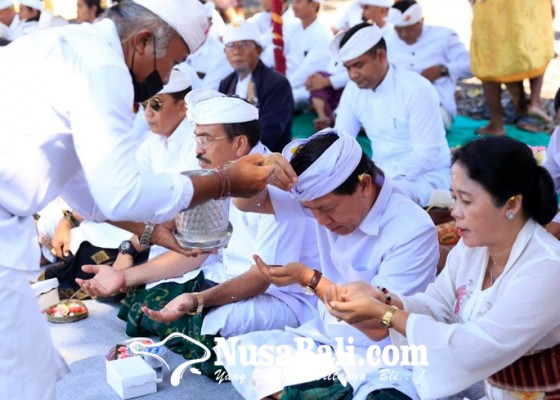 Nusabali.com - bupati-suwirta-muspayang-upacara-pamarisudha-bhumi