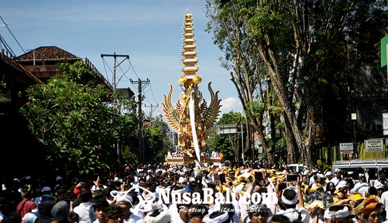 www.nusabali.com-ribuan-warga-saksikan-prosesi-palebon-raja-denpasar-ix