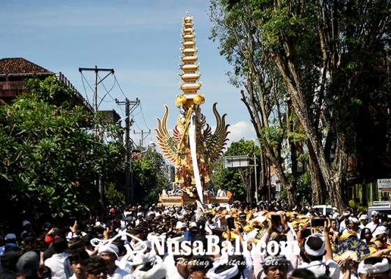 Nusabali.com - ribuan-warga-saksikan-prosesi-palebon-raja-denpasar-ix