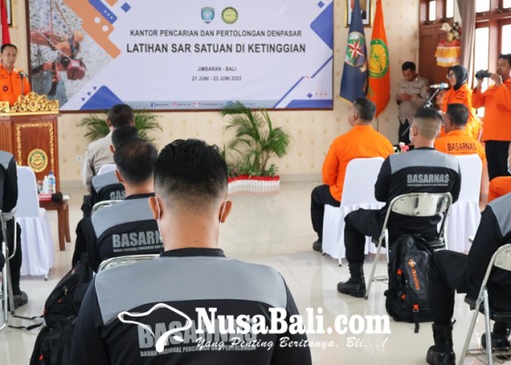 Nusabali.com - basarnas-gelar-latihan-evakuasi-korban-di-ketinggian