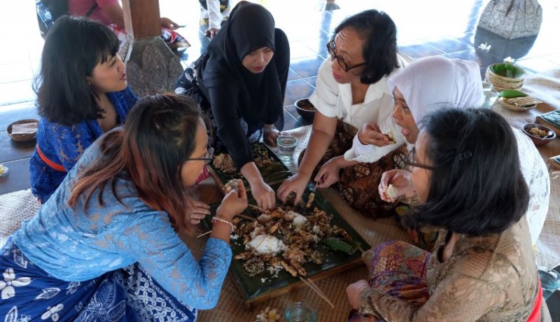 www.nusabali.com-tradisi-megibung-diperkenalkan-dalam-perjalanan-kuliner-qatar-indonesia-2023