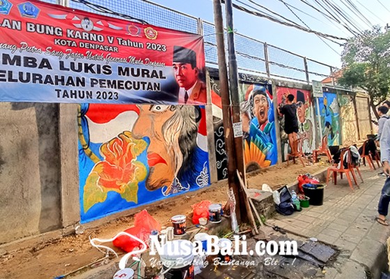 Nusabali.com - tembok-eks-pasar-loak-dihiasi-mural-bung-karno