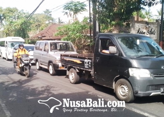 Nusabali.com - lalu-lintas-di-jalur-wisata-padat-merayap
