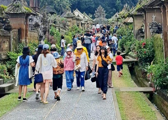 Nusabali.com - liburan-selama-cuti-bersama-perayaan-idul-adha-kunjungan-ke-penglipuran-tembus-3500hari