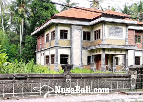 Nusabali.com - pembangunan-kantor-desa-ulakan-terbengkelai-sejak-2019