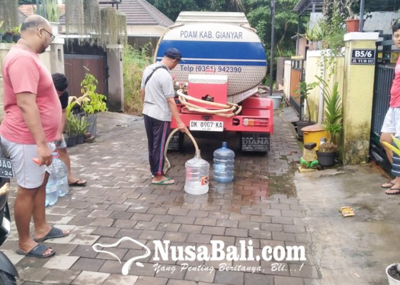 Nusabali.com - pelanggan-pam-tirta-sanjiwani-kesulitan-air-bersih