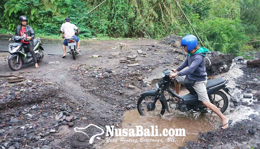 www.nusabali.com-lagi-banjir-terjang-jalur-budakeling-ababi