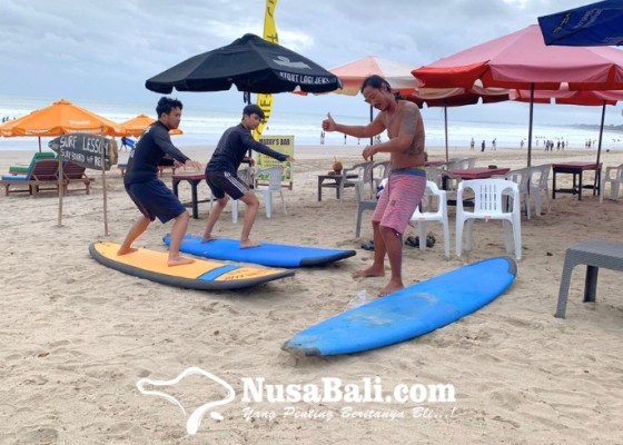 Nusabali.com - menengok-usaha-belajar-selancar-di-legian-yang-banyak-diminati-turis-mancanegara