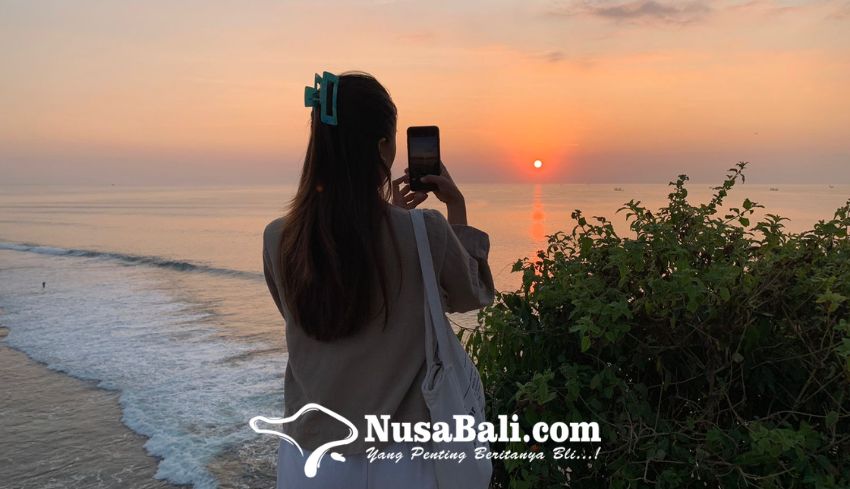 www.nusabali.com-indahnya-pemandangan-sunset-di-atas-tebing-pantai-balangan