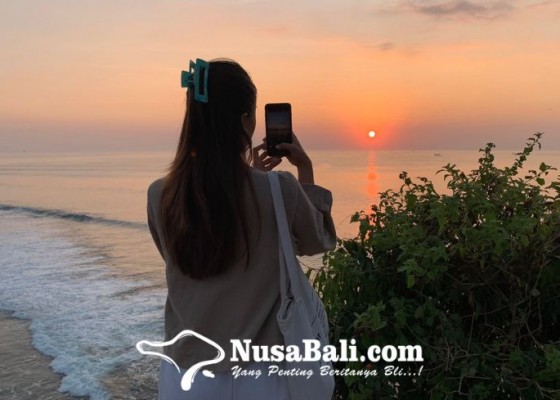 Nusabali.com - indahnya-pemandangan-sunset-di-atas-tebing-pantai-balangan