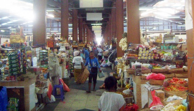 www.nusabali.com-perempuan-bermasker-satroni-pasar