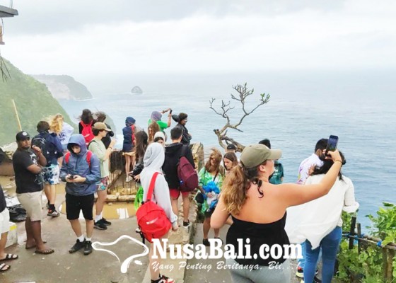 Nusabali.com - wisatawan-diimbau-tidak-menuruni-tebing-pantai-kelingking