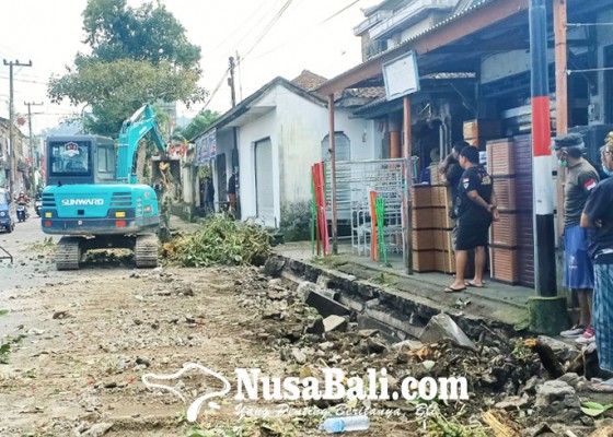 Nusabali.com - debu-proyek-drainase-kota-dikeluhkan