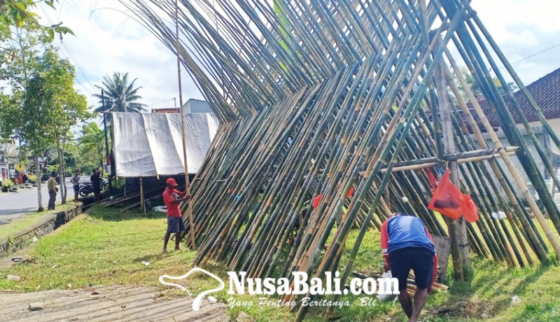 www.nusabali.com-warga-mulai-buru-bambu-penjor
