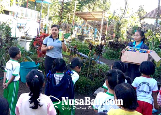 Nusabali.com - cegah-sampah-plastik-siswa-tk-dibantu-tumbler