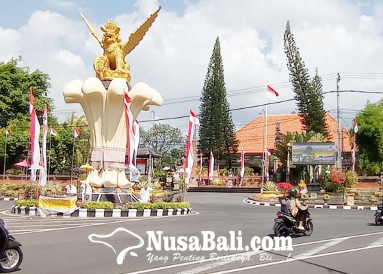 Nusabali.com - penggalangan-bendera-merah-putih-jelang-hut-ri