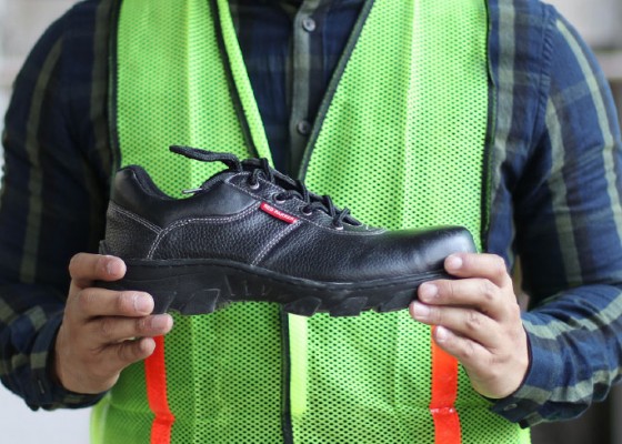 Nusabali.com - rekomendasi-merk-sepatu-safety-lokal-berkualitas-internasional