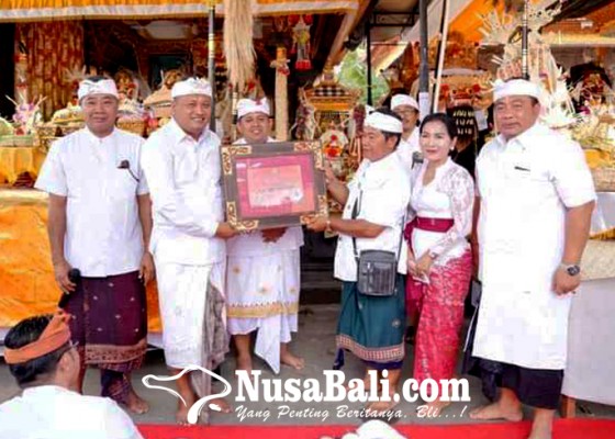 Nusabali.com - bupati-mahayastra-bantu-rp-500-juta
