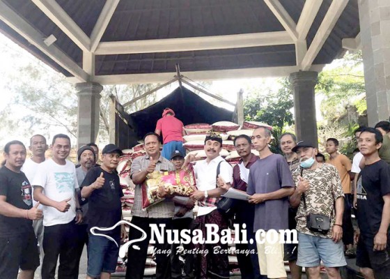 Nusabali.com - desa-adat-pecatu-bagikan-65-ton-beras-ke-krama