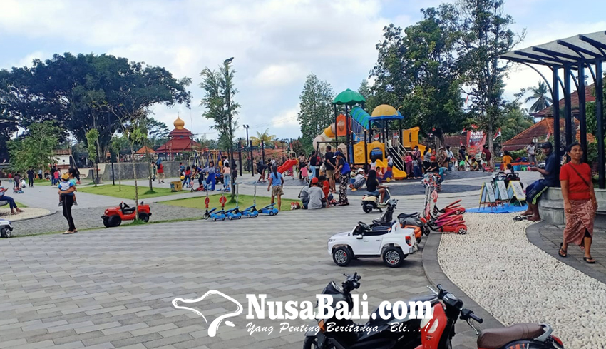 www.nusabali.com-alun-alun-jadi-lokasi-alternatif-objek-rekreasi-warga-bangli