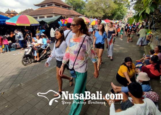 Nusabali.com - pasar-dadakan-di-mengwi-tarik-minat-wisatawan