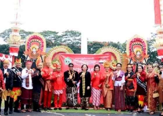 Nusabali.com - apel-hut-17-agustus-pejabat-di-tabanan-kenakan-kostum-pahlawan