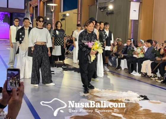 Nusabali.com - weda-githa-angkat-isu-gender-equality-dan-inequality-melalui-fashion