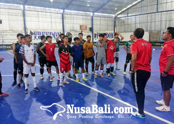 Nusabali.com - futsal-akan-coret-7-pemain