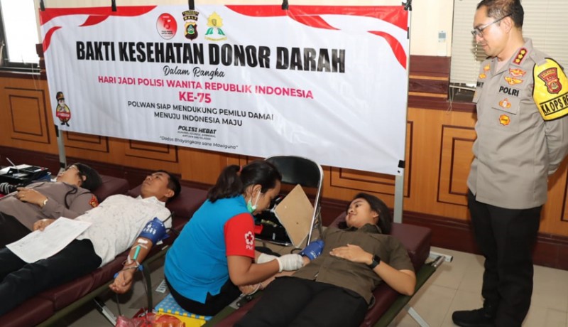 www.nusabali.com-donor-darah-polwan-polresta-dapat-105-kantong-darah