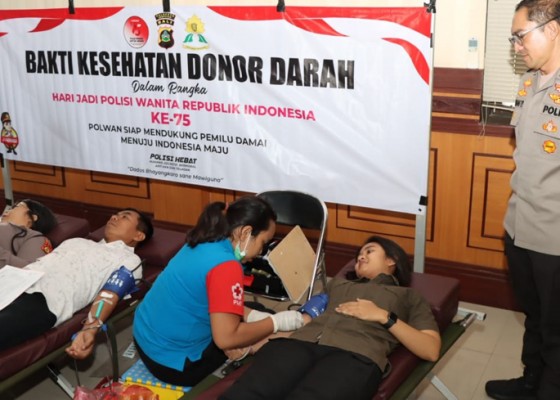 Nusabali.com - donor-darah-polwan-polresta-dapat-105-kantong-darah