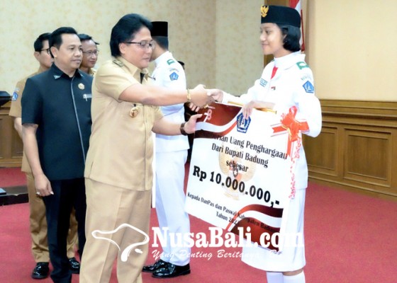 Nusabali.com - paskibraka-badung-diganjar-bonus-rp-10-juta