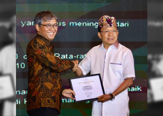 Nusabali.com - gubernur-koster-dianugerahi-penghargaan-tokoh-indonesia-kategori-pariwisata-berkarakter