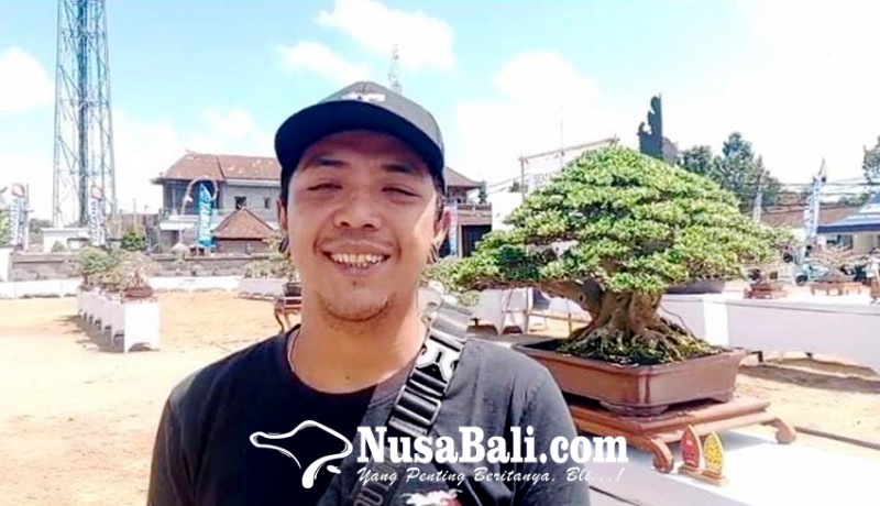 www.nusabali.com-penghobi-pamerkan-bonsai-di-eks-pasar-blahbatuh