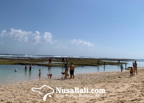Nusabali.com - pantai-melasti-banjir-wisatawan-tahun-2023-sudah-melewati-1-juta-pengunjung