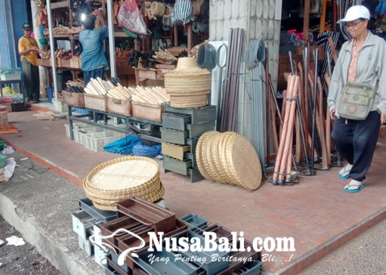 Nusabali.com - sisi-lain-pasar-hewan-beringkit