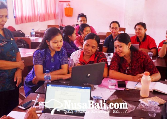 Nusabali.com - guru-bahasa-bali-48-smp-sepakat-buat-soal-bersama