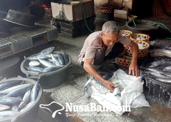 Nusabali.com - pengusaha-ikan-asin-kesulitan-ikan-segar