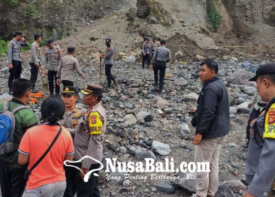 Nusabali.com - cerita-mistis-sungai-taksu-hingga-resiko-tinggi-penambangan-rakyat