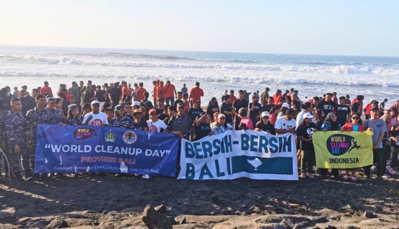 www.nusabali.com-sociolla-dan-1200-relawan-bersatu-dalam-world-cleanup-day-2023-di-pantai-lembeng-bali