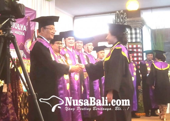 Nusabali.com - universitas-triatma-mulya-mewisuda-467-mahasiswa