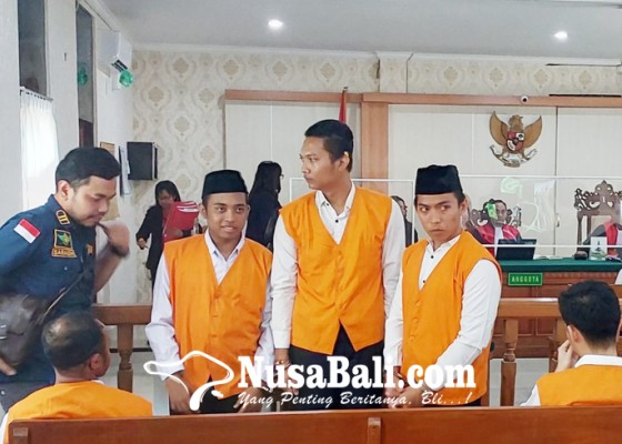 Nusabali.com - giliran-tiga-remaja-pembunuh-jukir-disidang